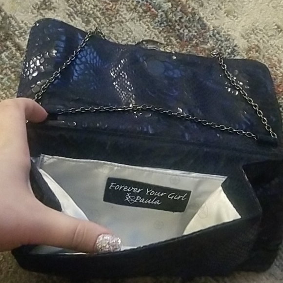 Cold Hearted Clutch w/Rhinestone details - Picture 3 of 7